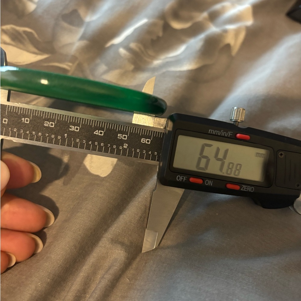 Vibrant Green Cat Eye 👁️ Bangle Bracelet - Picture 4 of 4